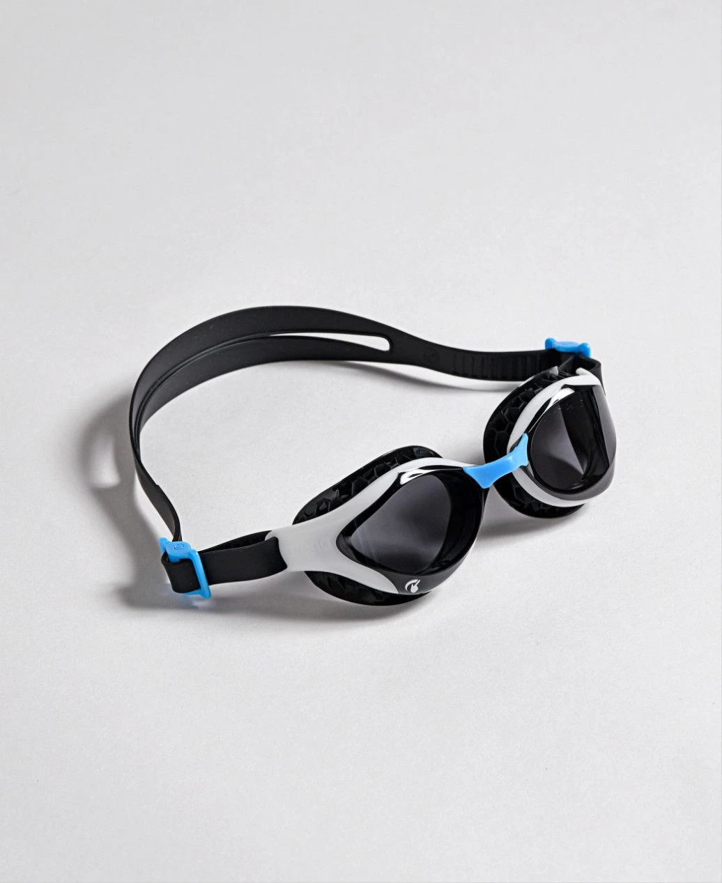 Arena Air-Bold Swipe Swimming Goggles White Black Blue 6 Arena Air-Bold Swipe Swimming Goggles White Black Blue - Image 4