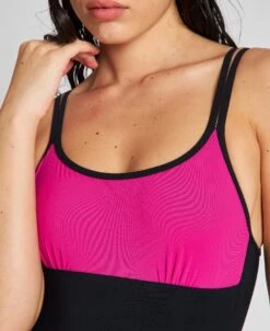 Arena Betta U Back One Piece -Arena ftp m magentoproduct photos004197598 004 xl