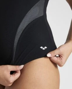 Arena Women's Isabel Light Cross Back One Piece PLUS 18 Arena Women's Isabel Light Cross Back One Piece PLUS -Arena ftp m magentoproduct photos004805510 005 xl