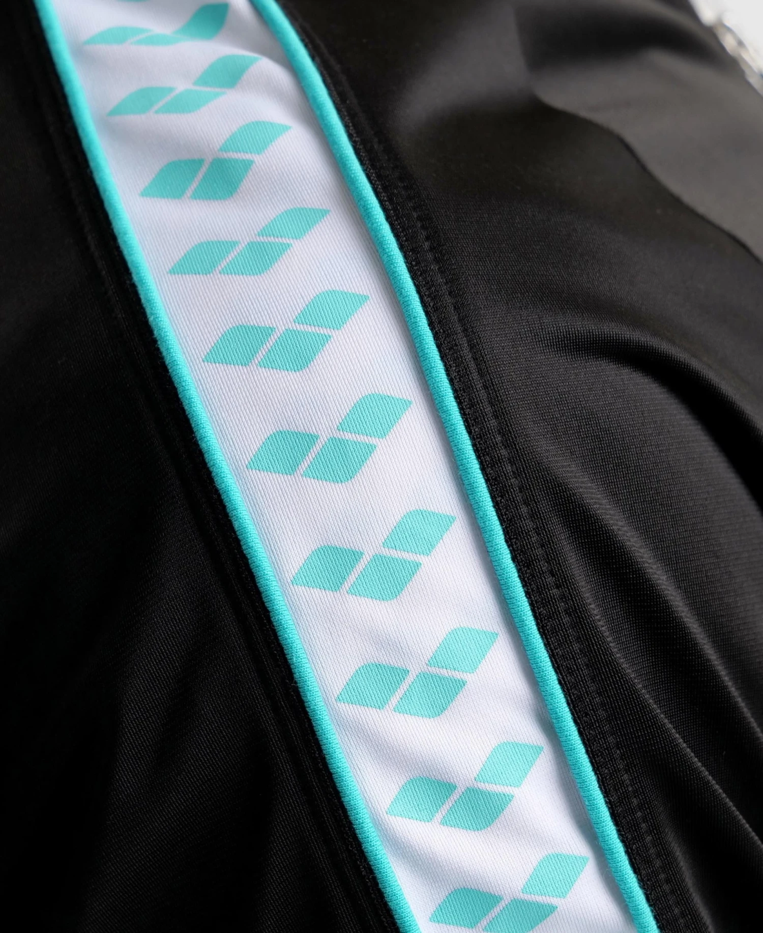 Arena Diamonds Relax IV Jacket 8 Arena Diamonds Relax IV Jacket - Image 6