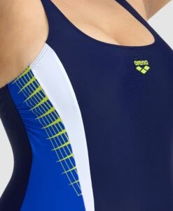 Arena Threefold V Back Plus One Piece -Arena ftp m magentoproduct photos006799780 004 xl